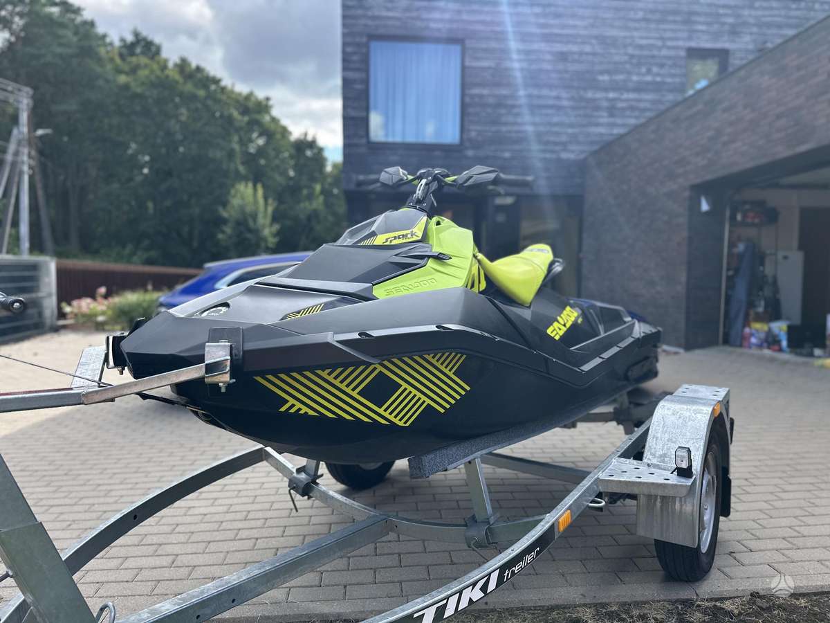Sea-Doo Spark Trixx, jet skis