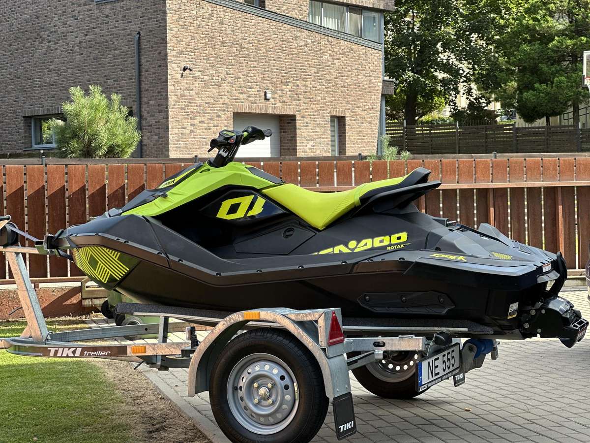 Sea-Doo Spark Trixx, jet skis