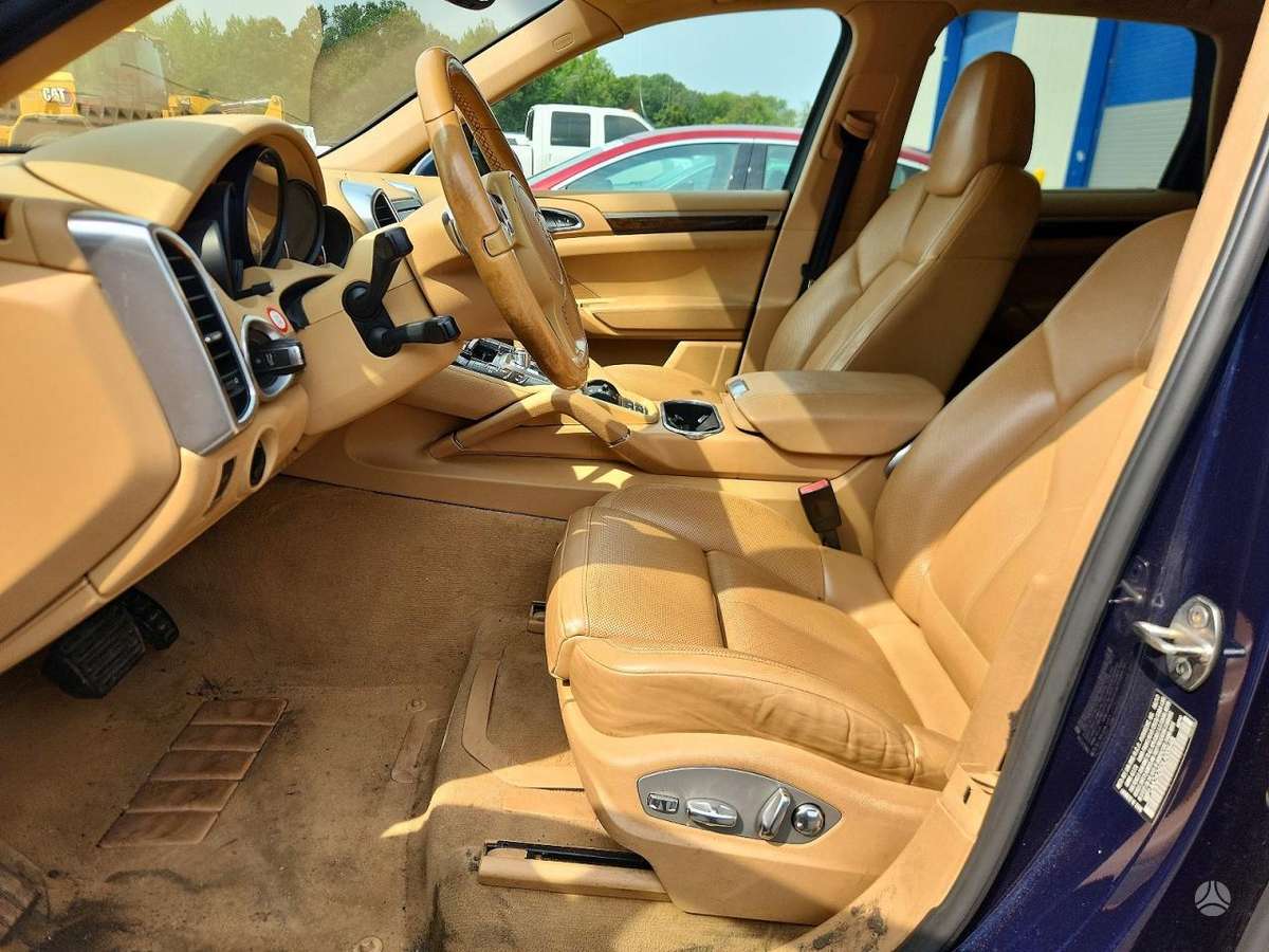 Porsche Cayenne - 8