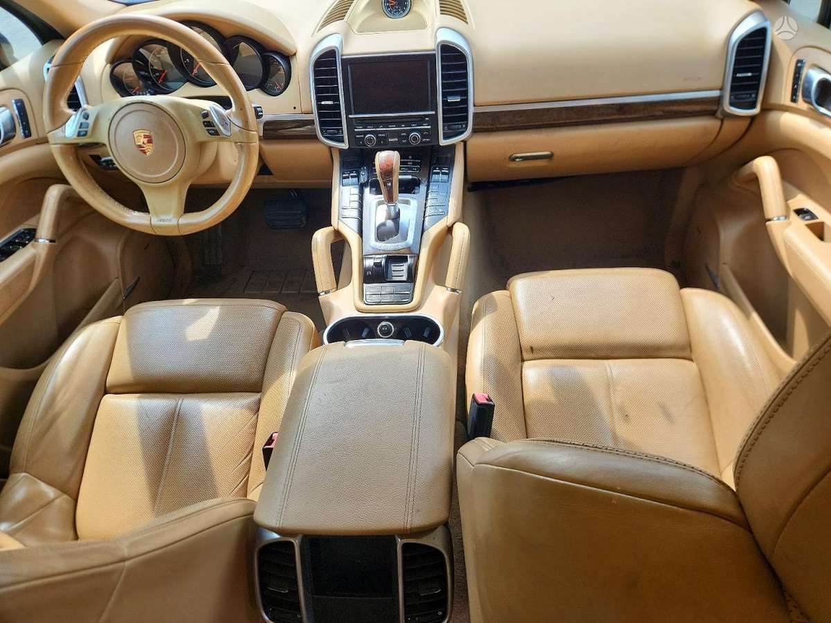 Porsche Cayenne - 7