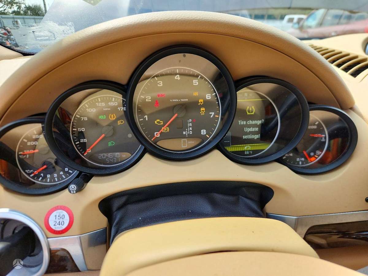 Porsche Cayenne - 9