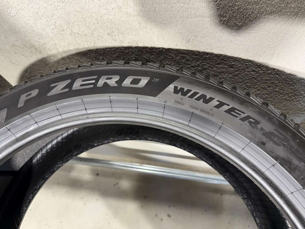 Pirelli Pzero winter2/2024m/pncs, winter 275/40 R22