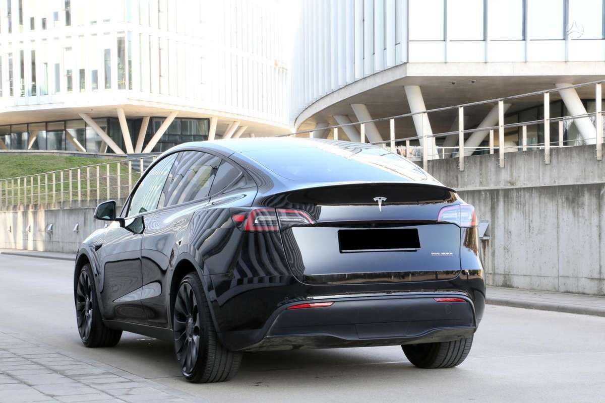 Tesla Model Y, Хэтчбек
