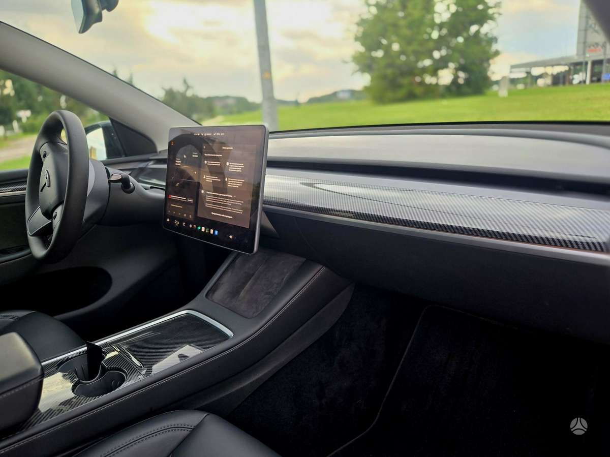 Tesla Model Y, Хэтчбек