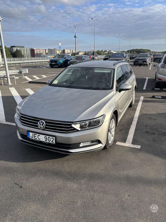 Volkswagen Passat - 1