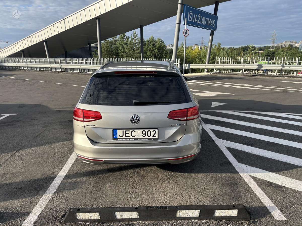 Volkswagen Passat - 4