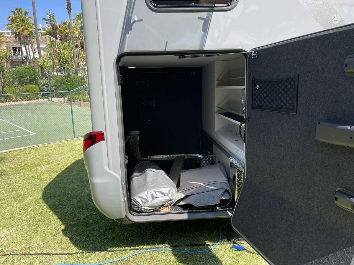 Hymer B-MC I 580, campers