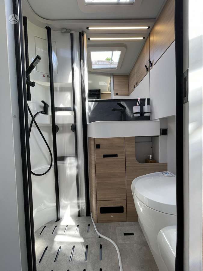 Hymer B-MC I 580, campers