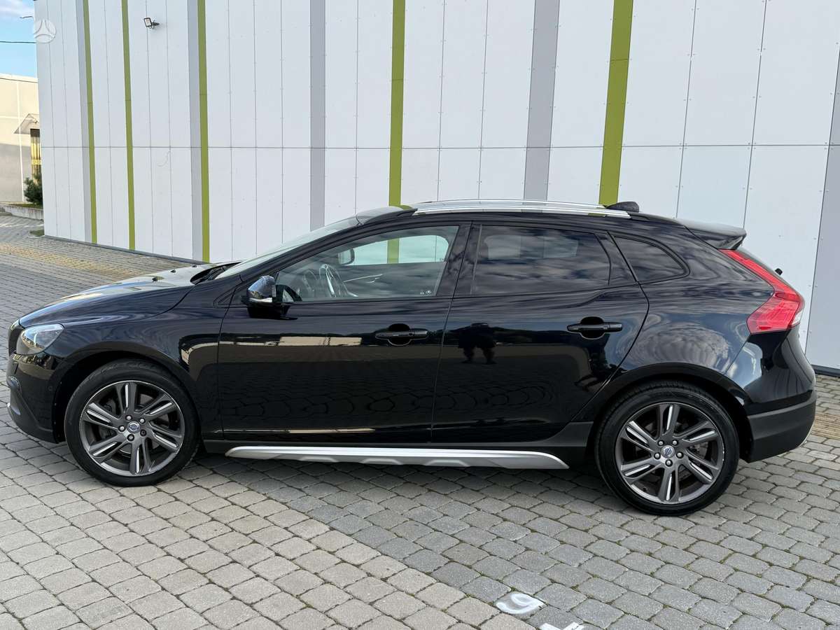 Volvo V40 Cross Country - 4