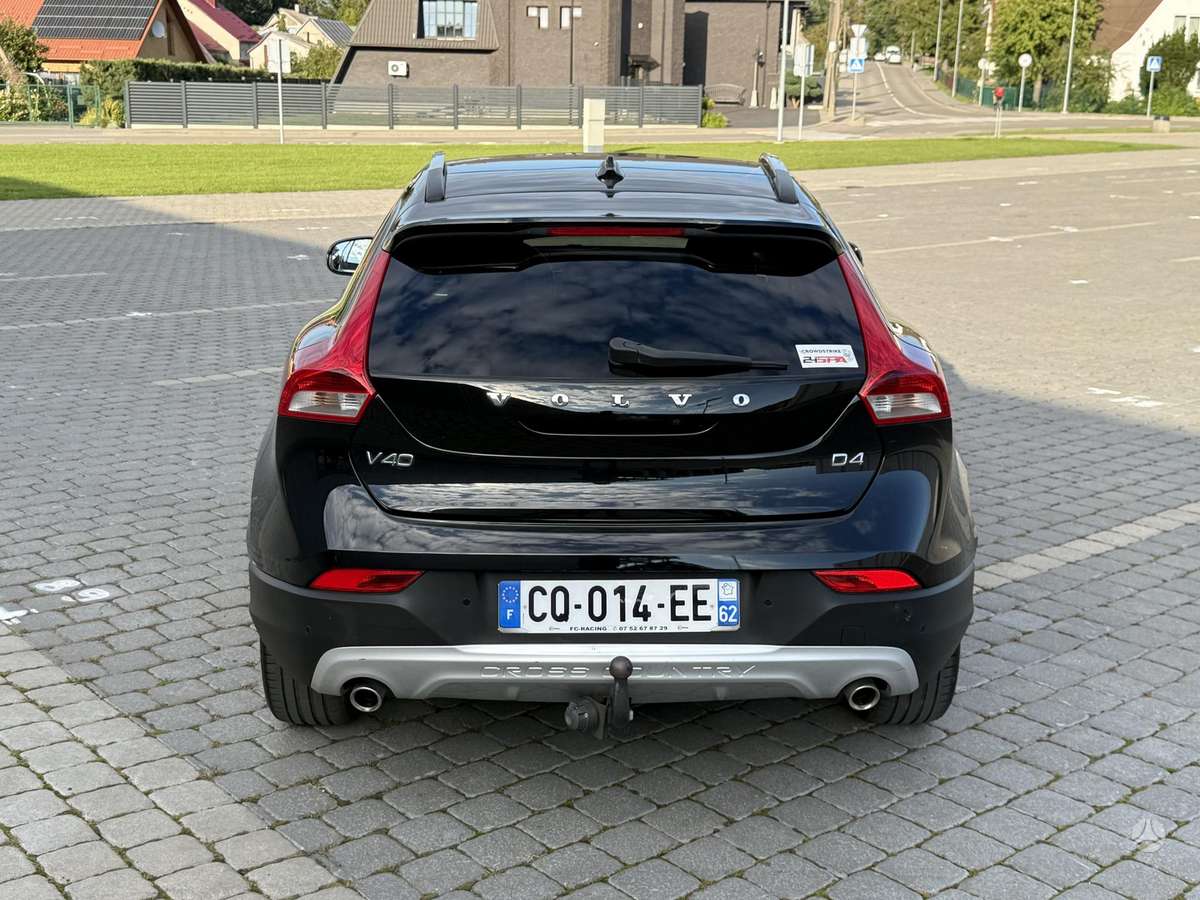 Volvo V40 Cross Country - 8