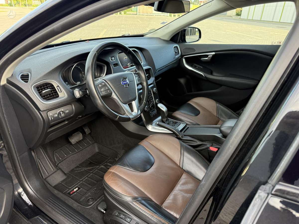 Volvo V40 Cross Country - 11