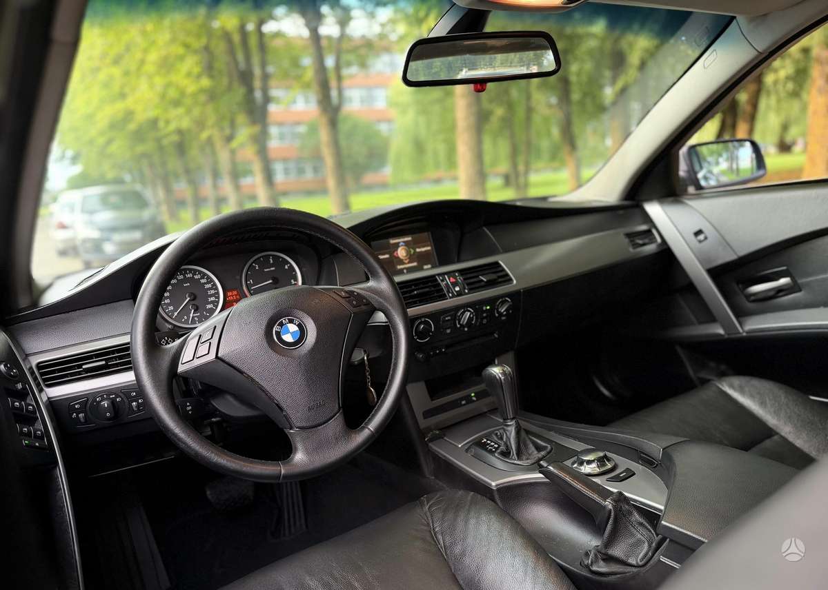 BMW 525, 2.5 l., Седан