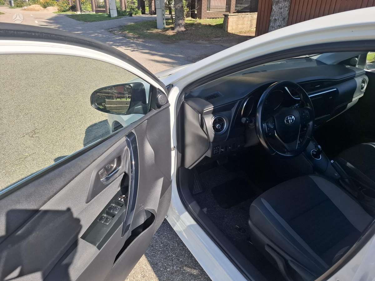 Toyota Auris - 11
