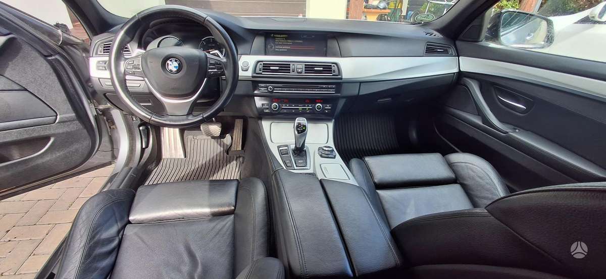 BMW 530, universalas