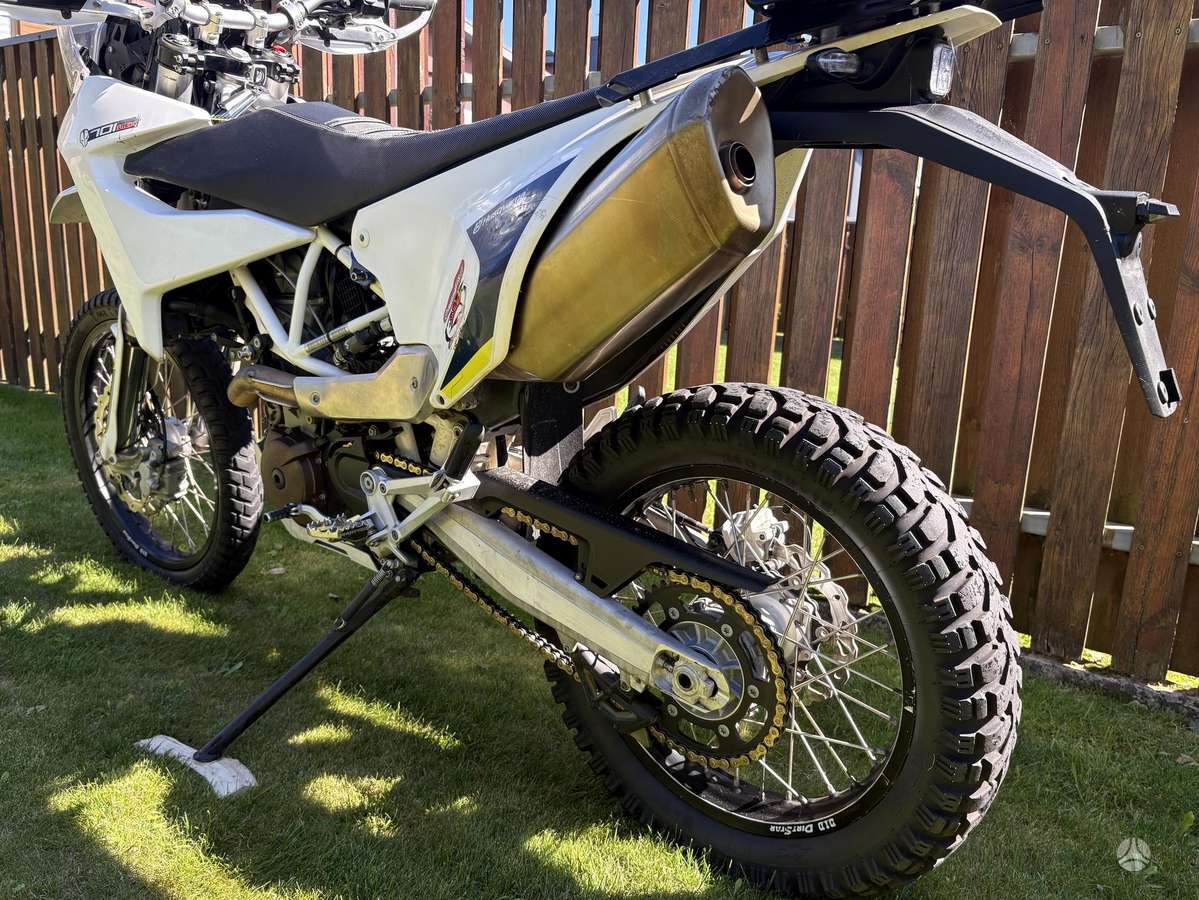 Husqvarna Enduro 701cc, enduro / adventure