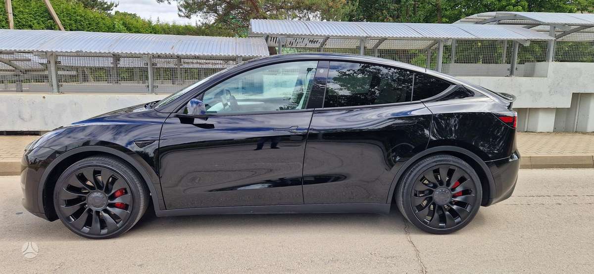 Tesla Model Y, 82 kWh, hatchback