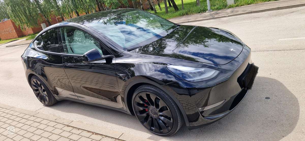 Tesla Model Y, 82 kWh, hatchback