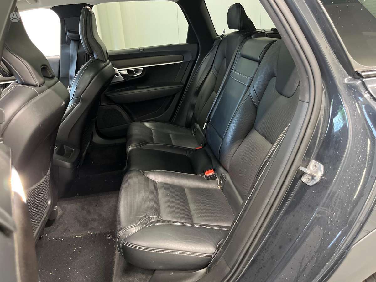 Volvo V90 Cross Country - 9