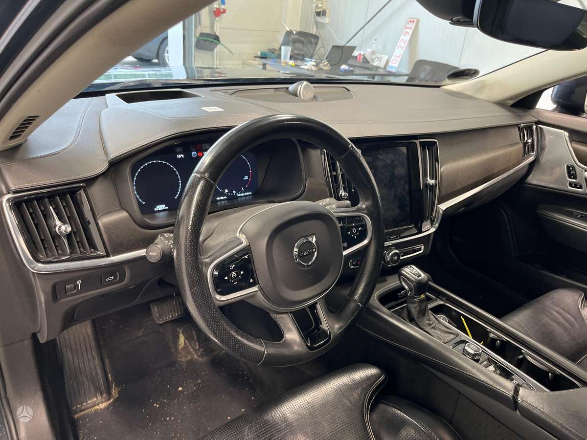 Volvo V90 Cross Country - 12