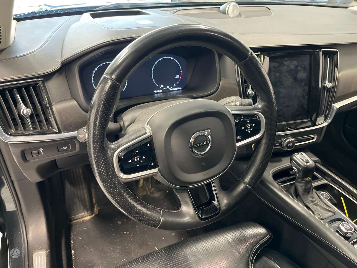 Volvo V90 Cross Country - 6
