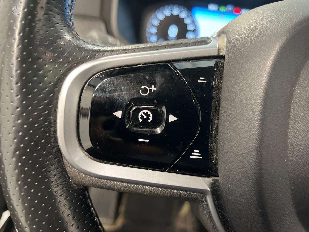 Volvo V90 Cross Country - 11