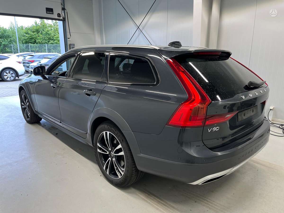 Volvo V90 Cross Country - 3