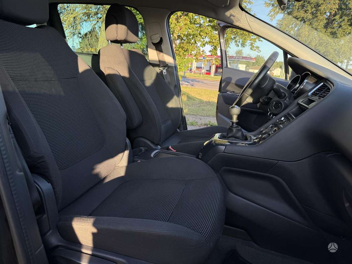 Peugeot 5008 - 10