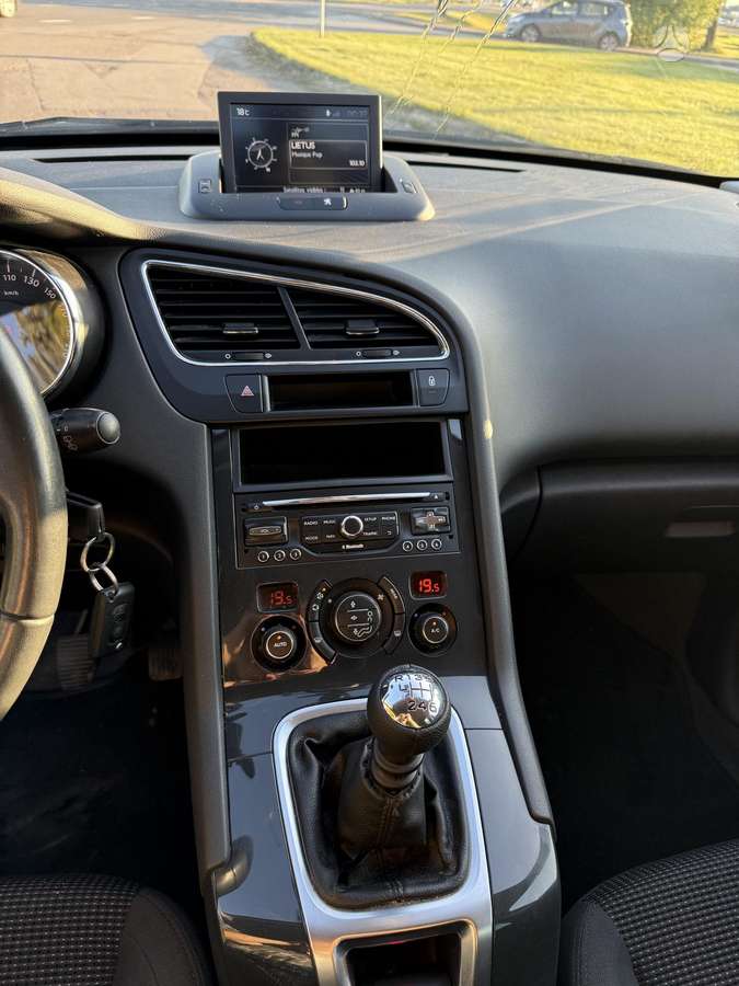 Peugeot 5008 - 12