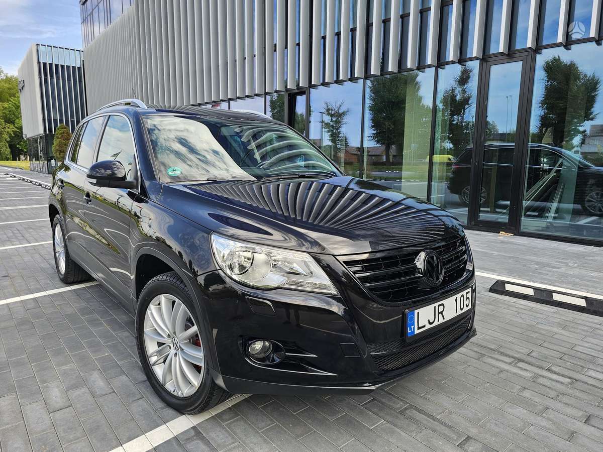 Volkswagen Tiguan - 1