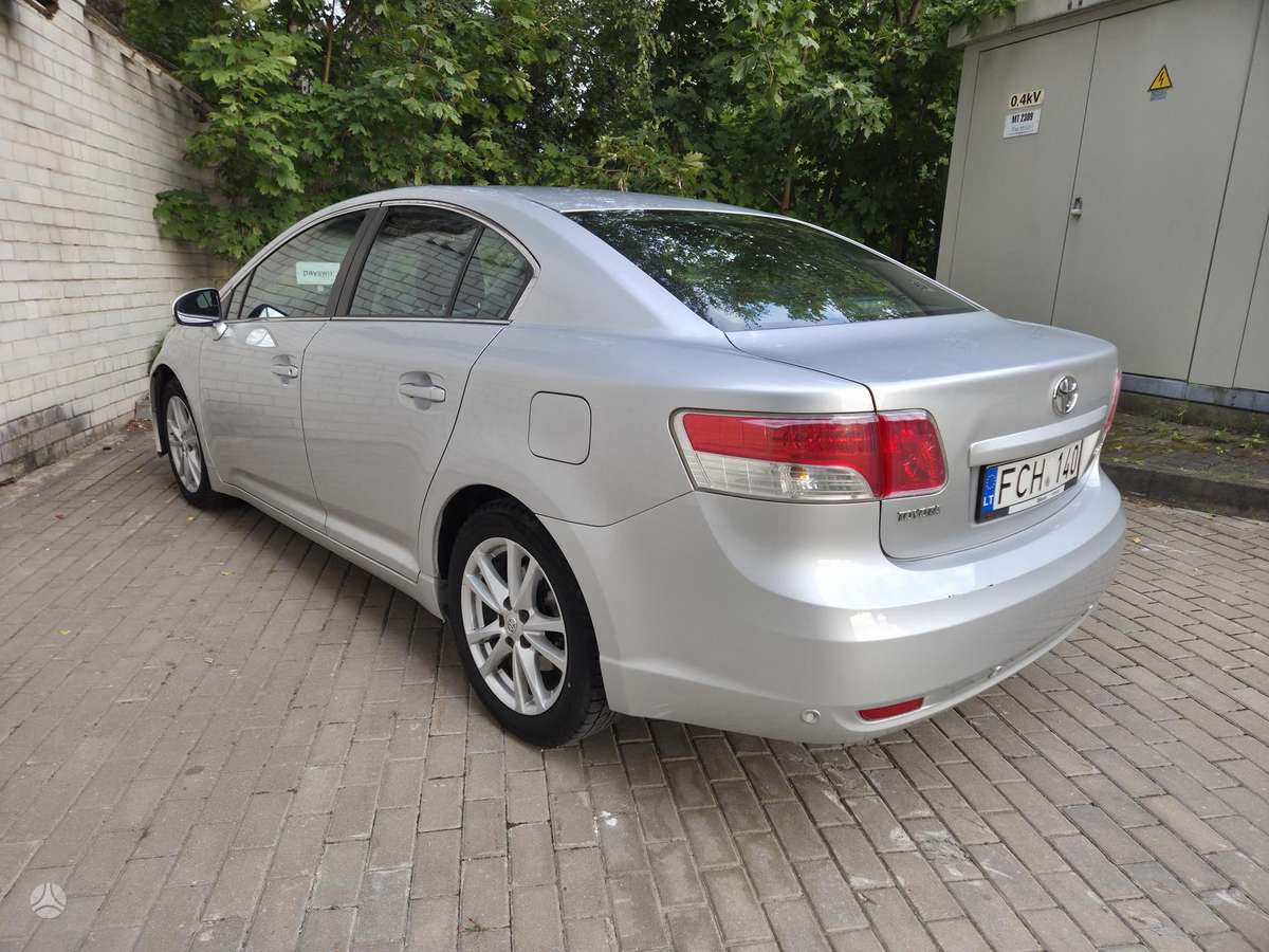 Toyota Avensis - 8