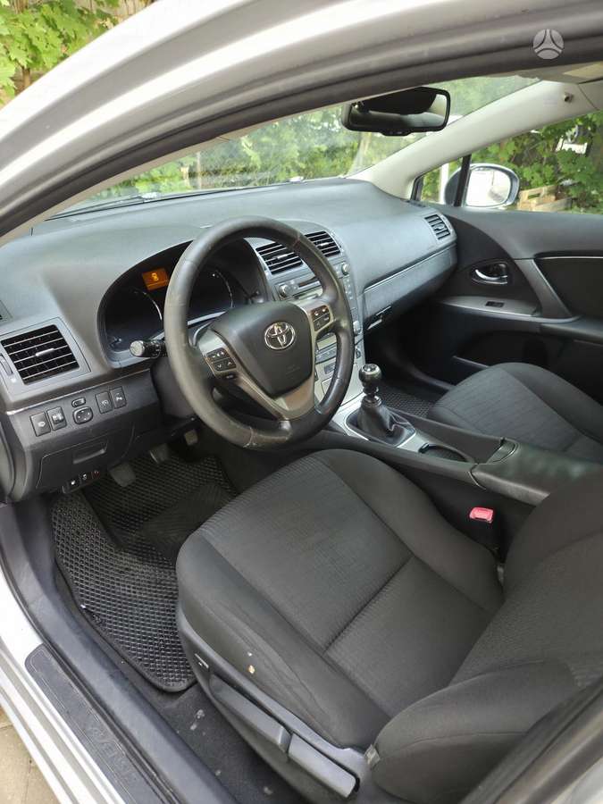 Toyota Avensis - 9