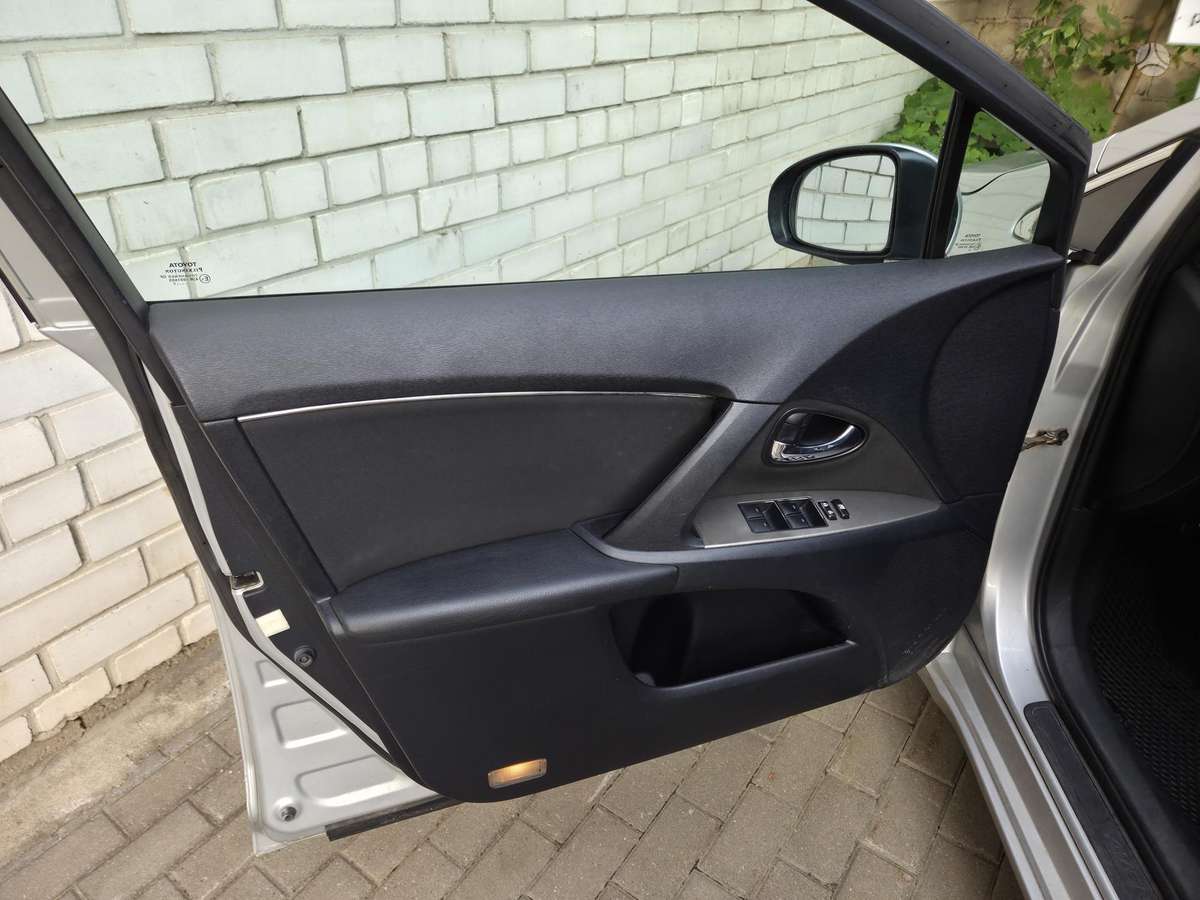 Toyota Avensis - 11