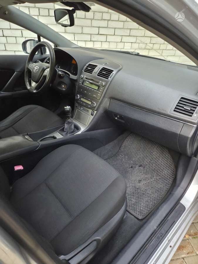 Toyota Avensis - 12