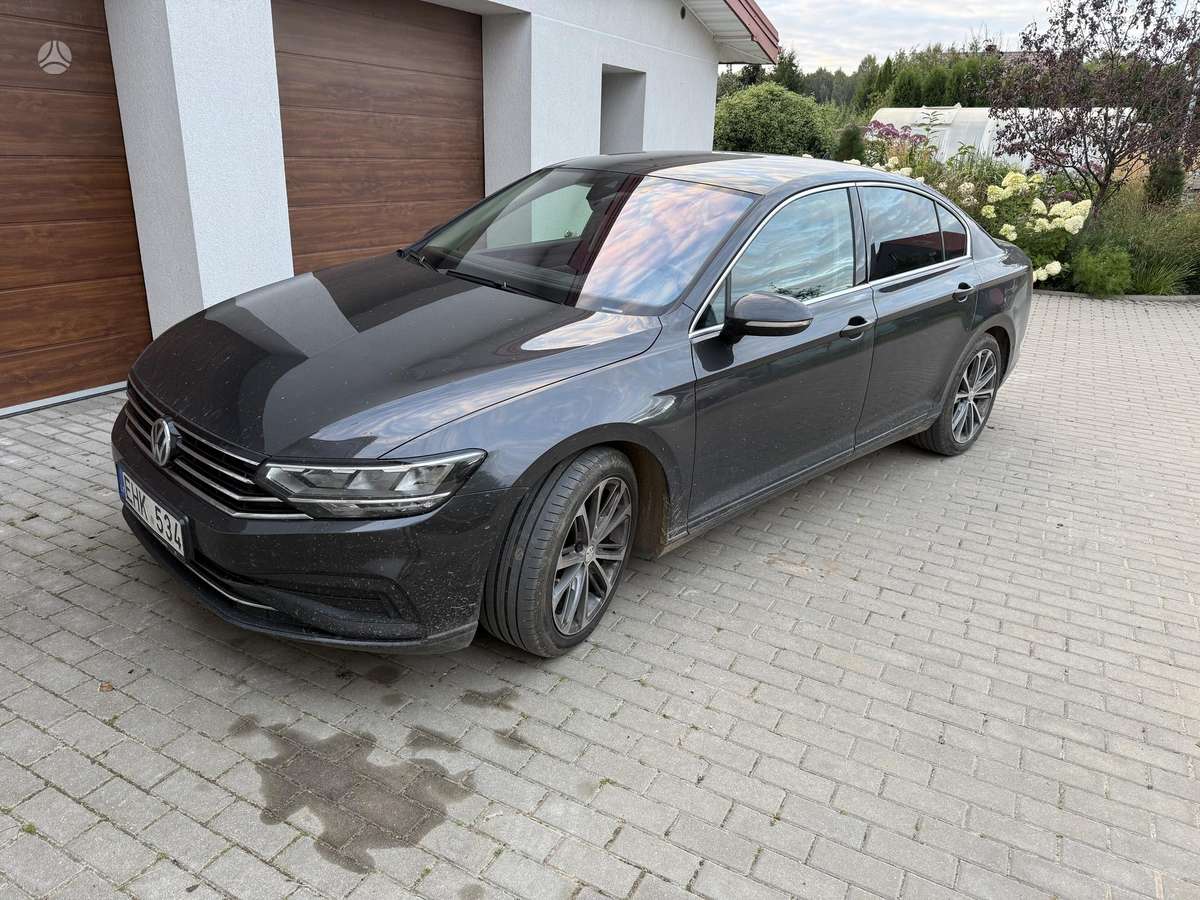 Volkswagen Passat - 1