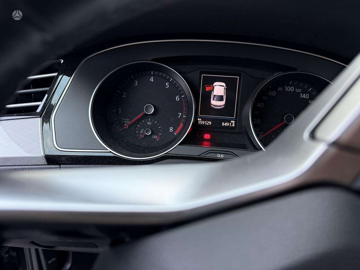 Volkswagen Passat - 8