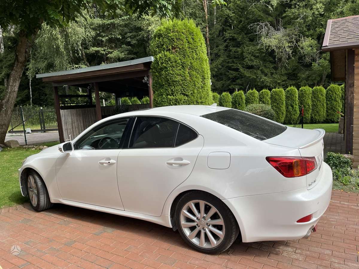 Lexus IS 250, Седан