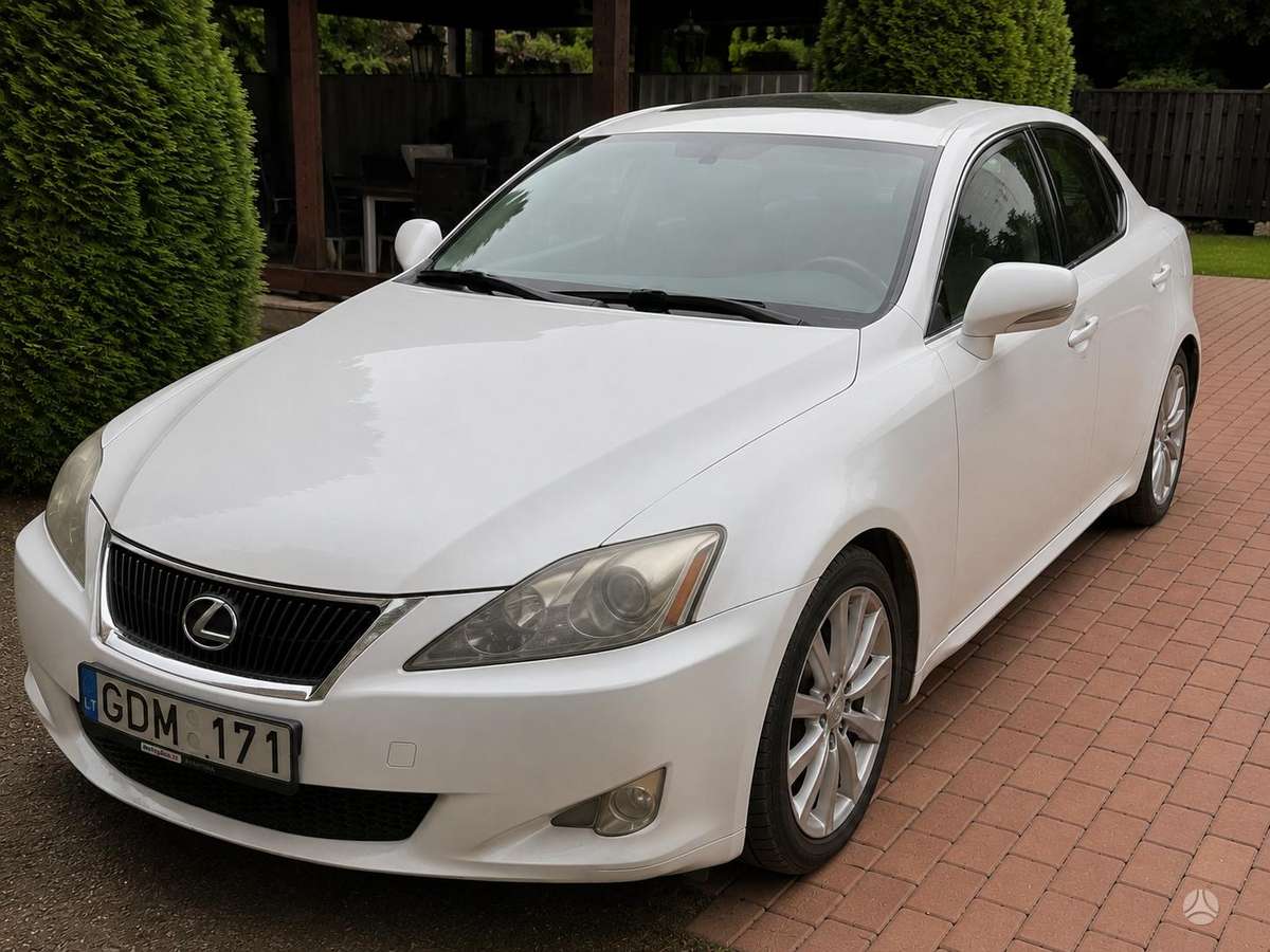 Lexus IS 250, Седан