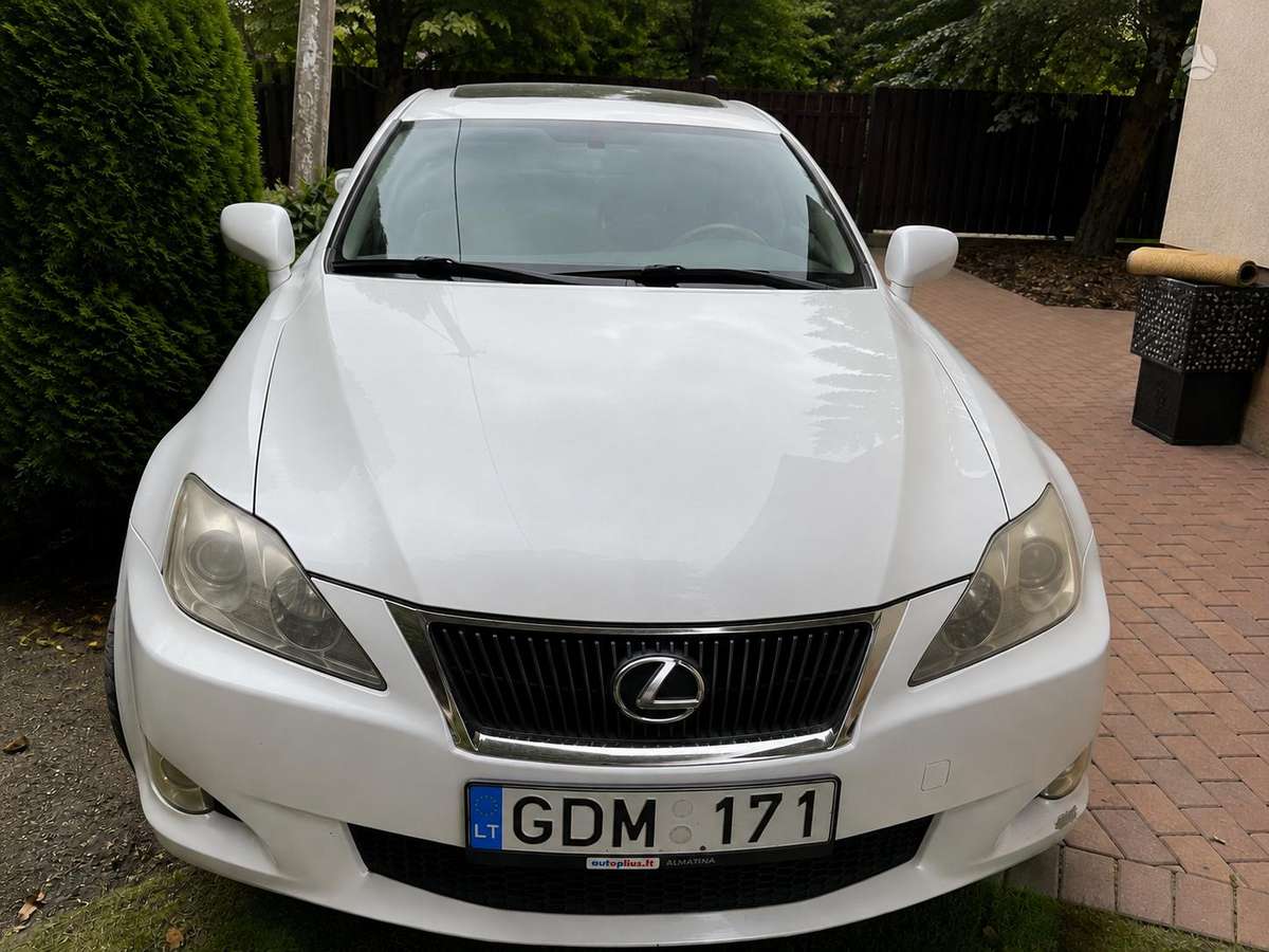 Lexus IS 250, Седан