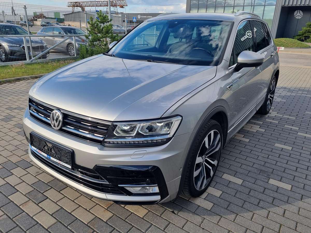 Volkswagen Tiguan - 1