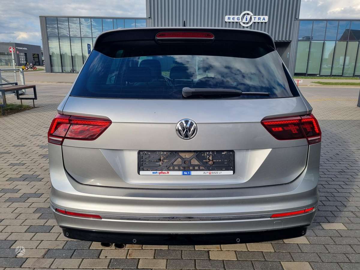 Volkswagen Tiguan - 10