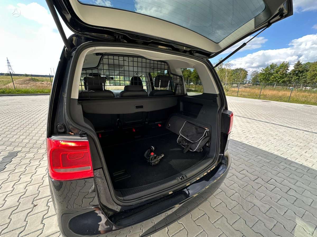 Volkswagen Touran - 10