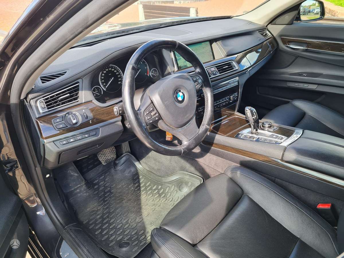 BMW 730, 3.0 l., Седан