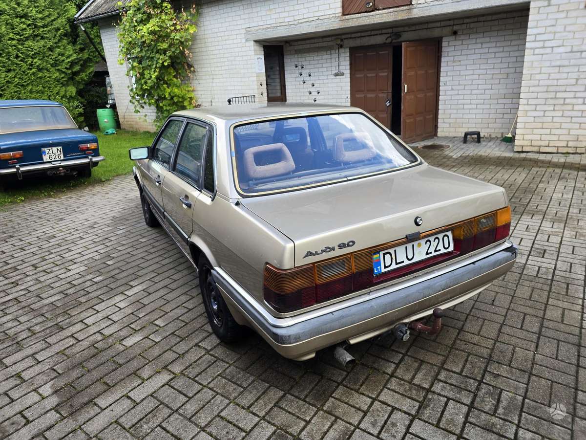 Audi 90, 2.0 l., Седан