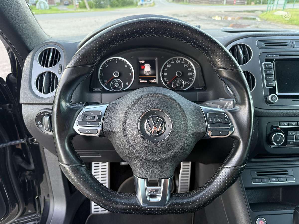 Volkswagen Tiguan - 12