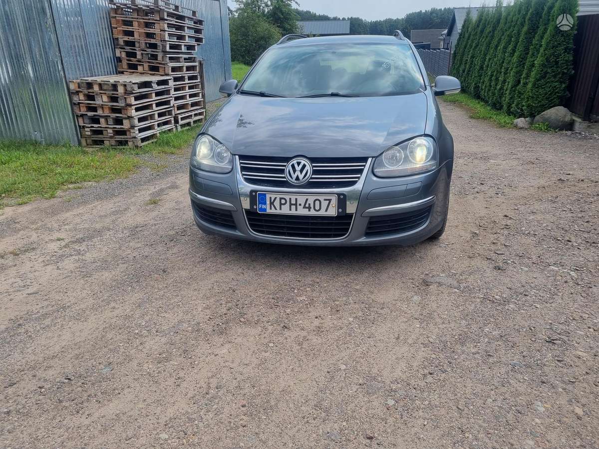 Volkswagen Golf - 1