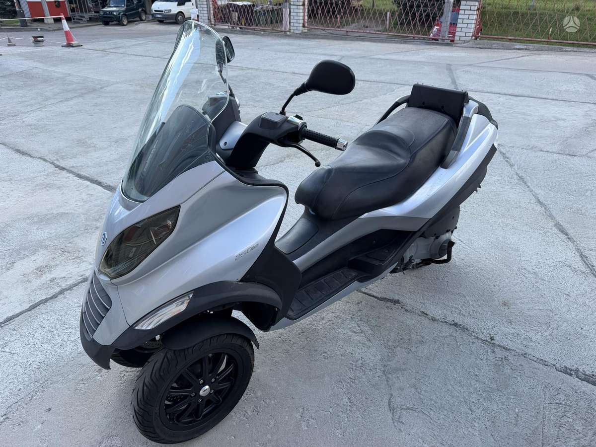 Piaggio MP3 250cc, trikes