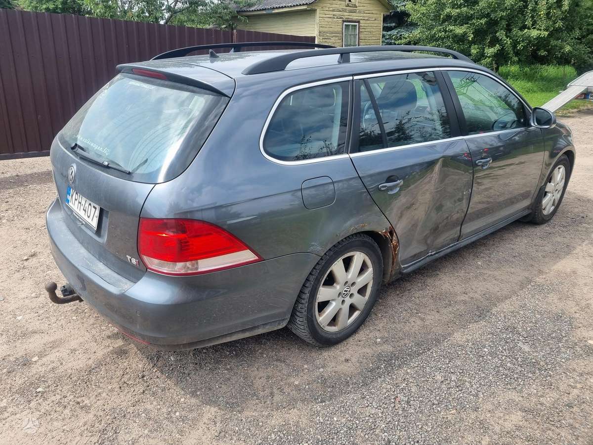 Volkswagen Golf - 10