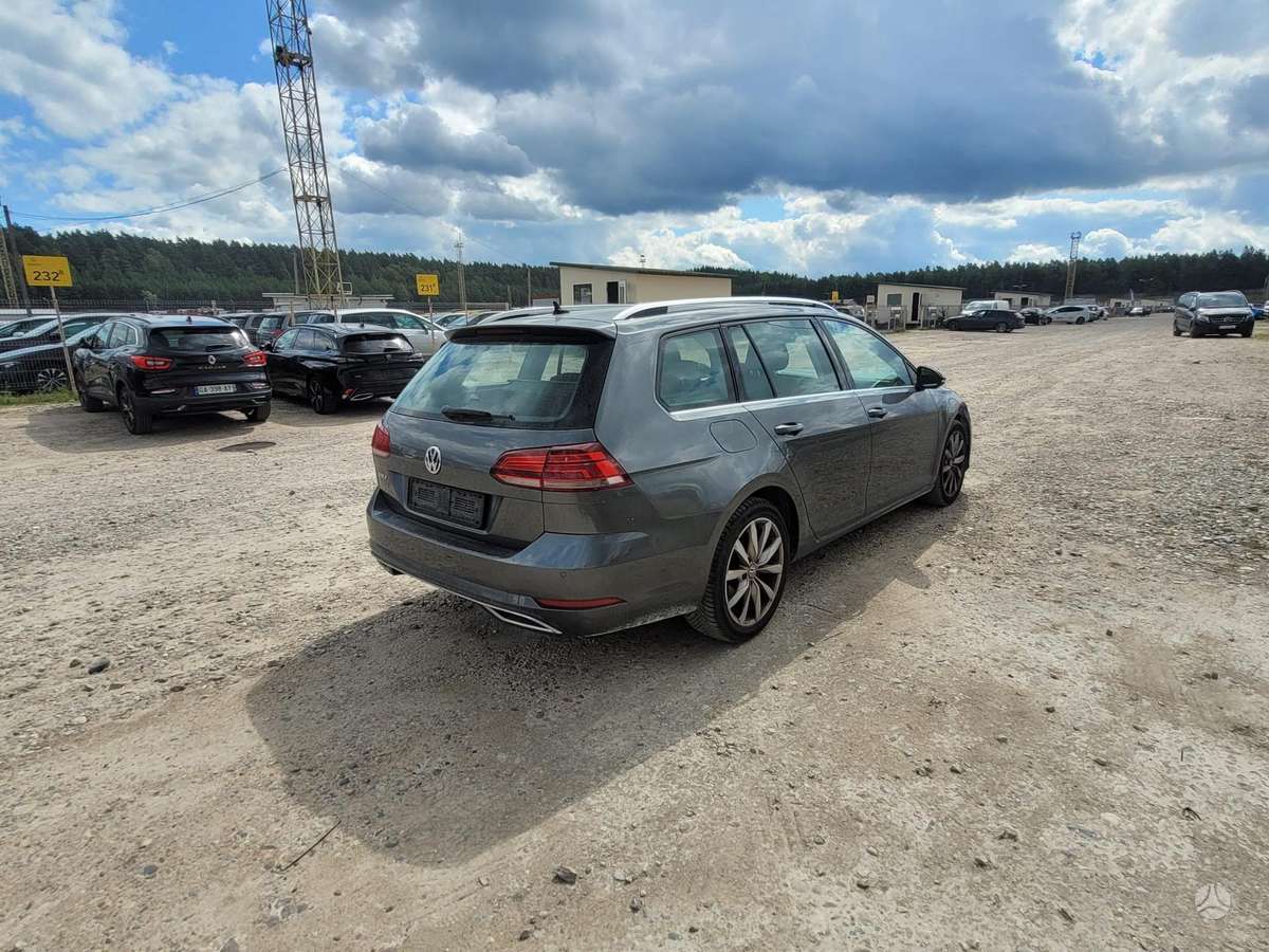 Volkswagen Golf - 2