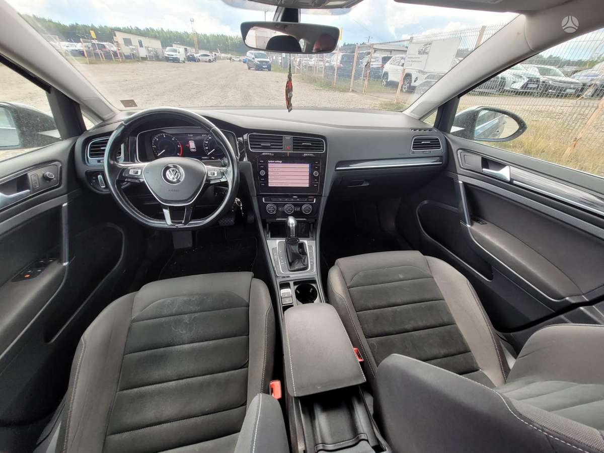Volkswagen Golf - 8