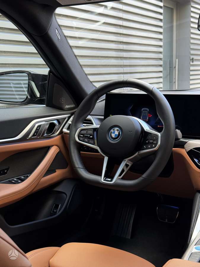 BMW i4, 81 kWh, hatchback